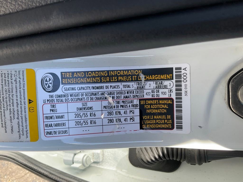 Used 2015 Volkswagen e-Golf SEL Premium image 20