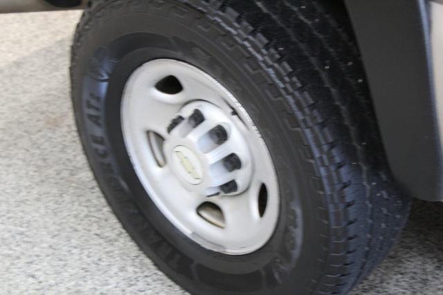 Used 2005 Chevrolet Silverado 2500 W/T w/ Skid Plate Package AWD/4WD image 22
