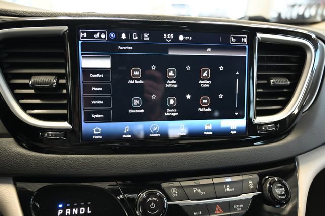Used 2024 Chrysler Pacifica Touring-L FWD image 17