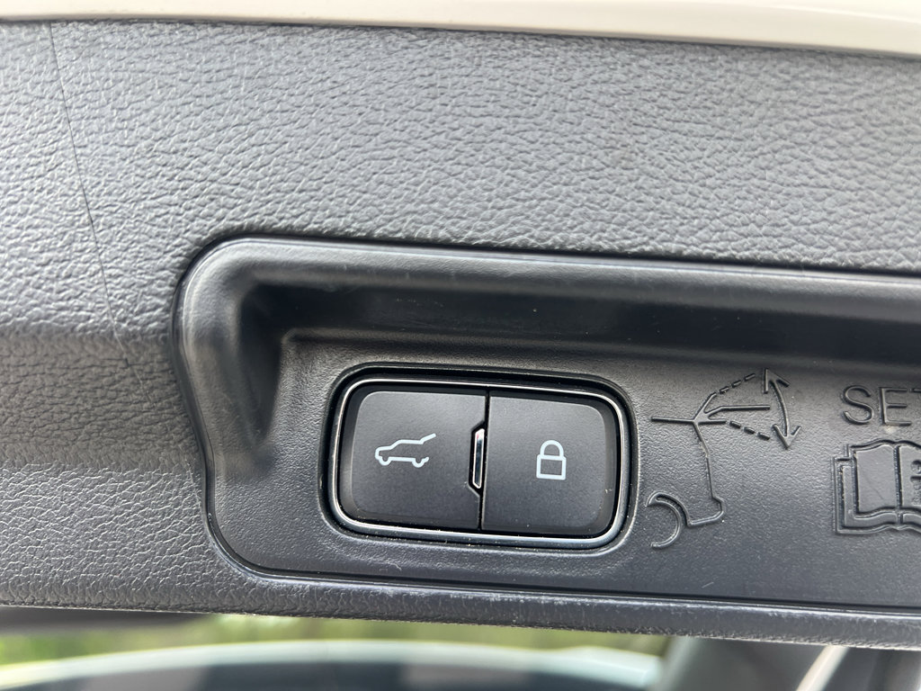 Used 2022 Ford Explorer Limited w/ Equipment Group 301A image 31