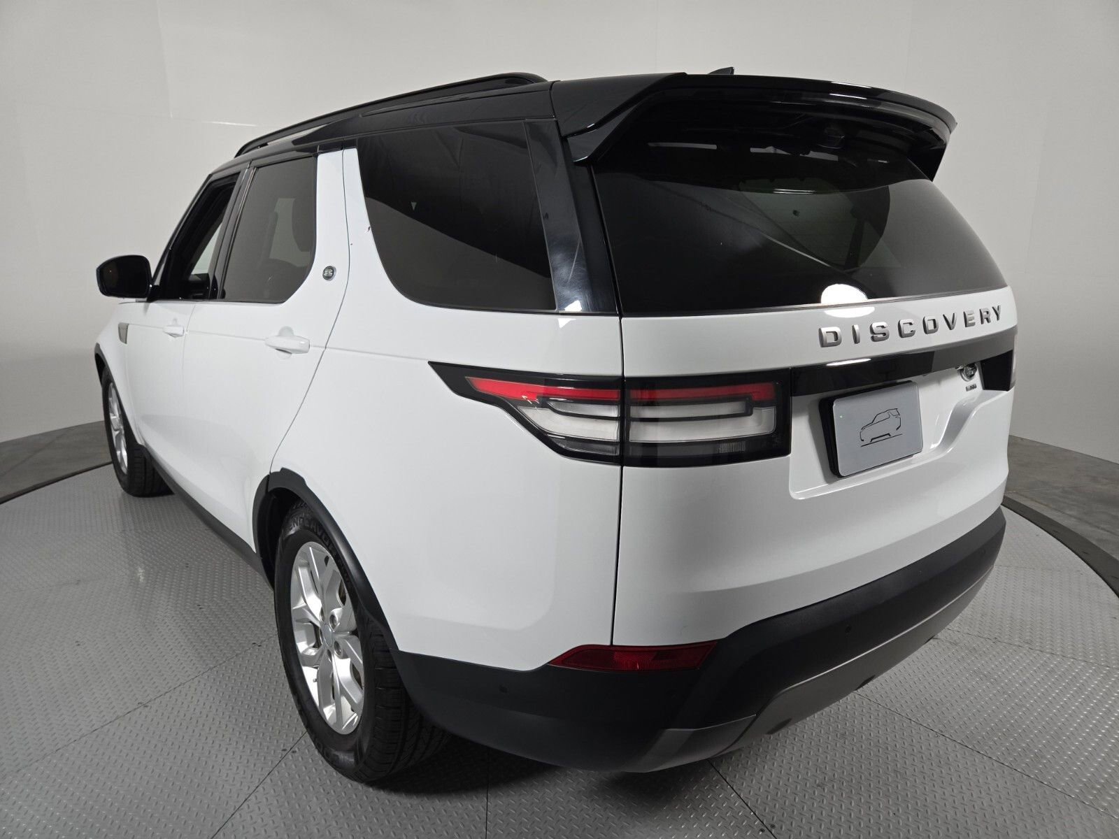 Used 2020 Land Rover Discovery SE AWD/4WD image 18