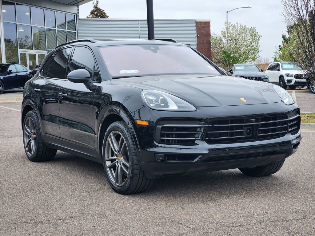 Used 2023 Porsche Cayenne Platinum Edition image 3