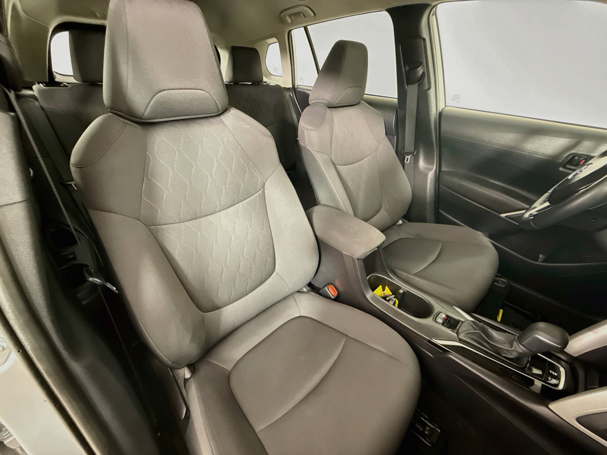 Certified 2025 Toyota Corolla Cross LE FWD image 28