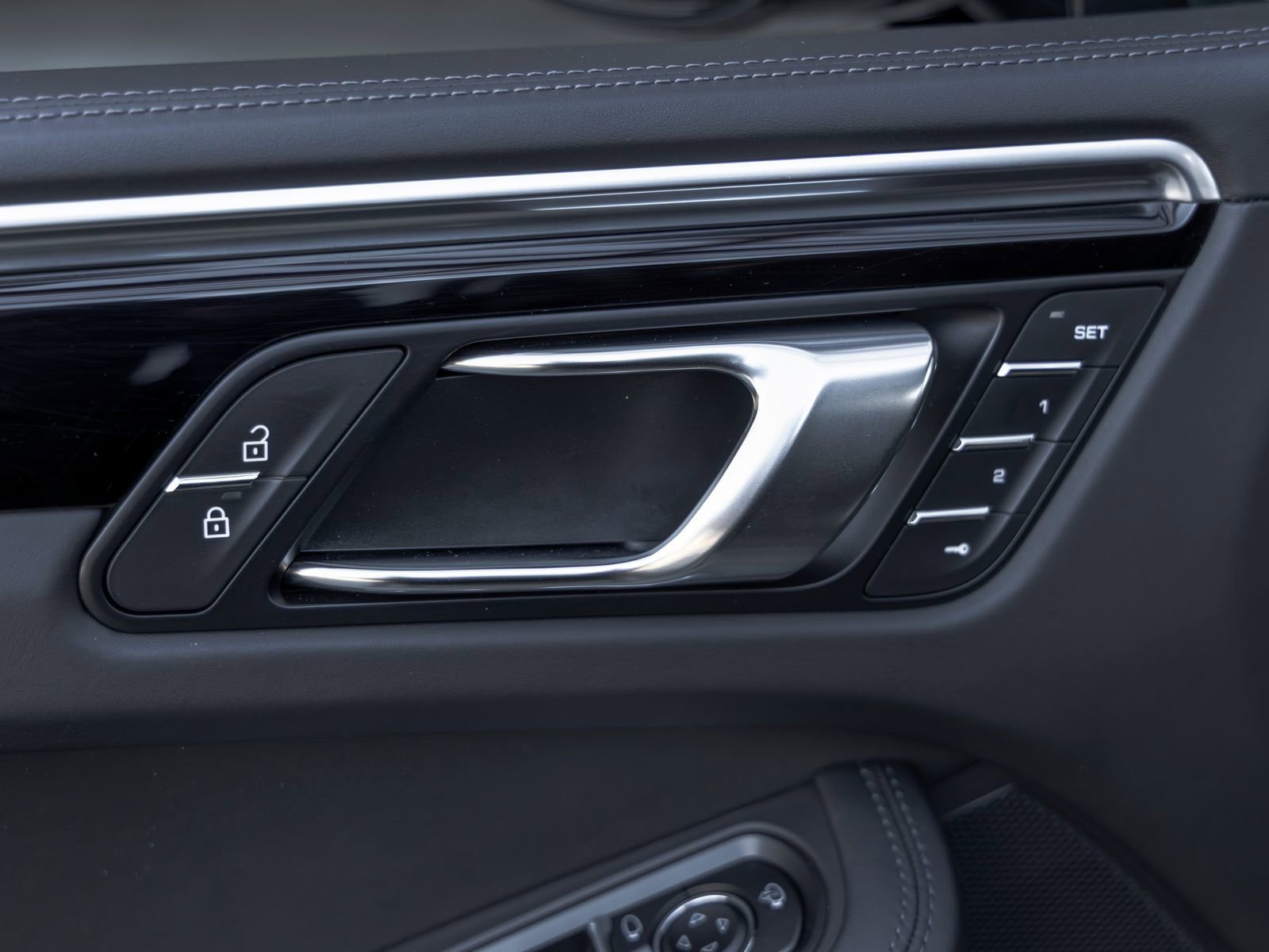 Certified 2023 Porsche Macan Turbo AWD/4WD image 22