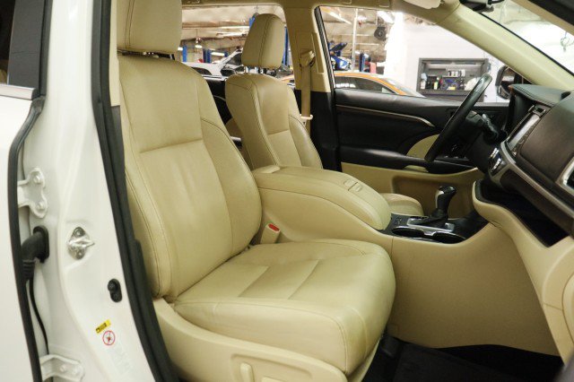 Used 2014 Toyota Highlander Limited FWD image 23