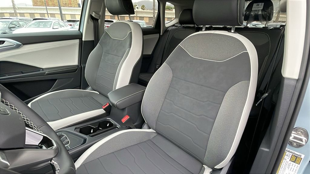 New 2025 Volkswagen Taos SE image 15