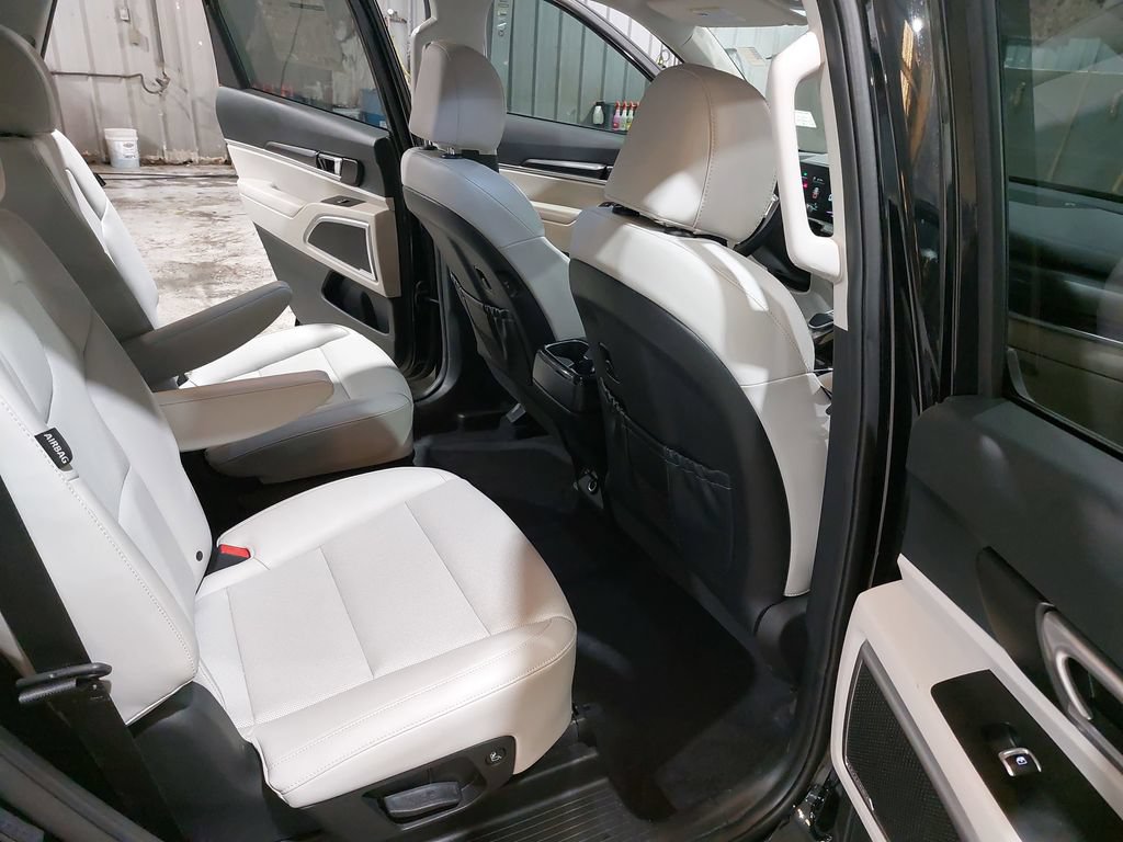 Used 2025 Kia Telluride S AWD/4WD image 11