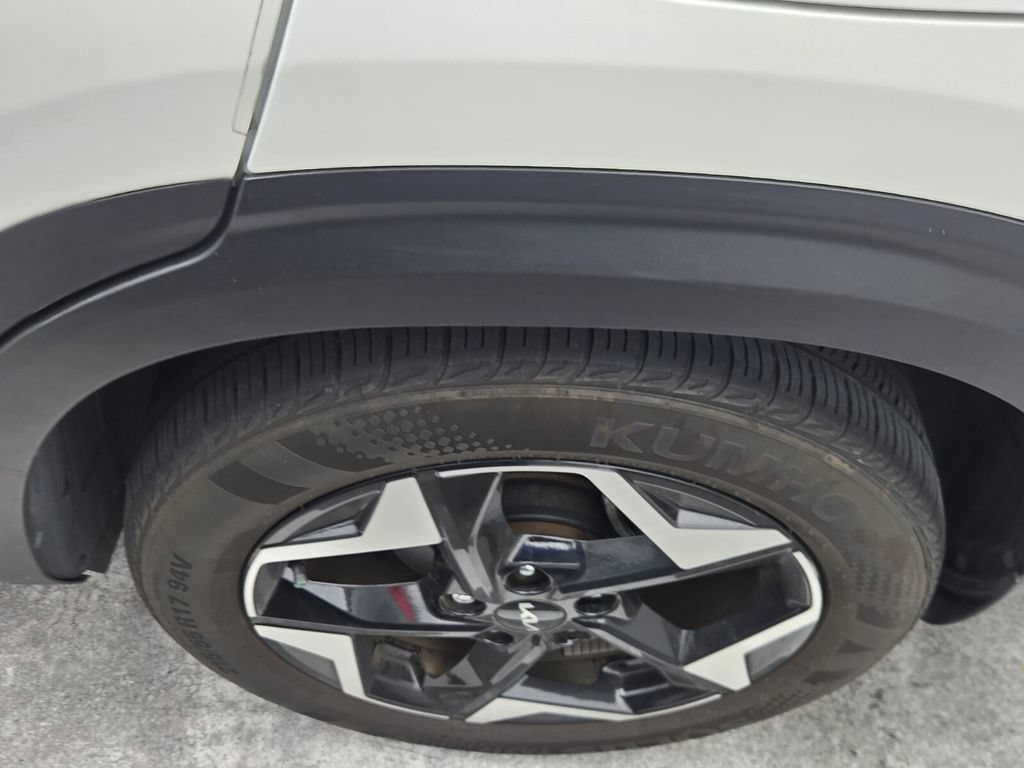 Used 2025 Kia Seltos EX w/ EX Sunroof Package FWD image 8