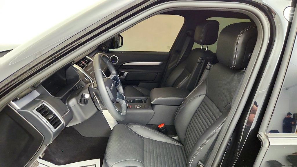 Used 2024 Land Rover Discovery Dynamic SE AWD/4WD image 20
