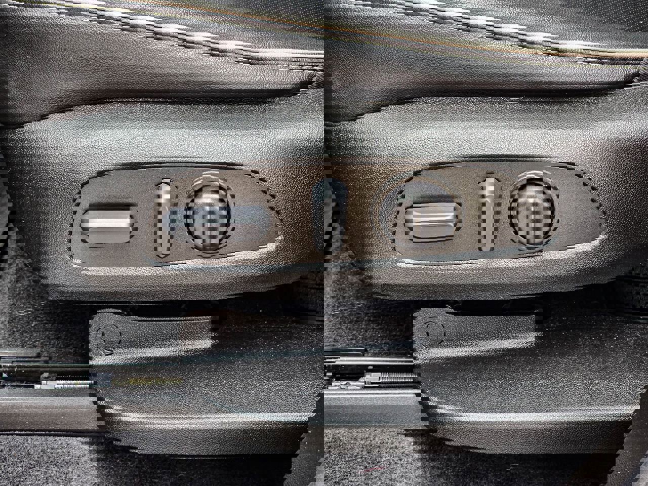 Used 2023 Chevrolet Traverse Premier w/ Redline Edition image 16