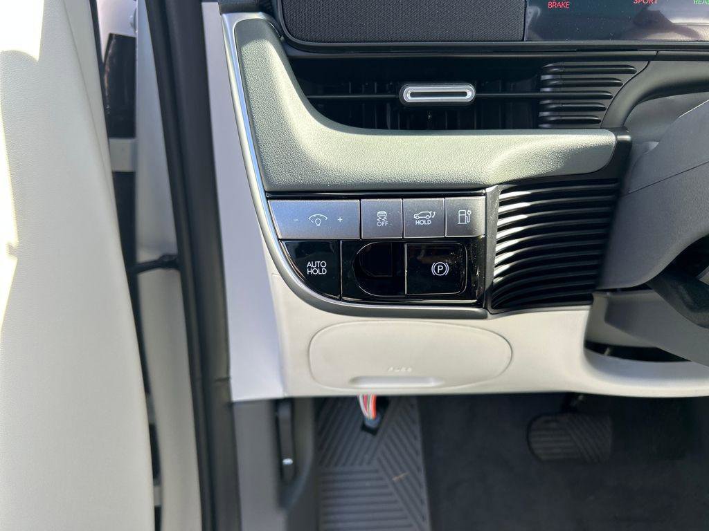New 2026 Hyundai Ioniq 5 Limited image 16