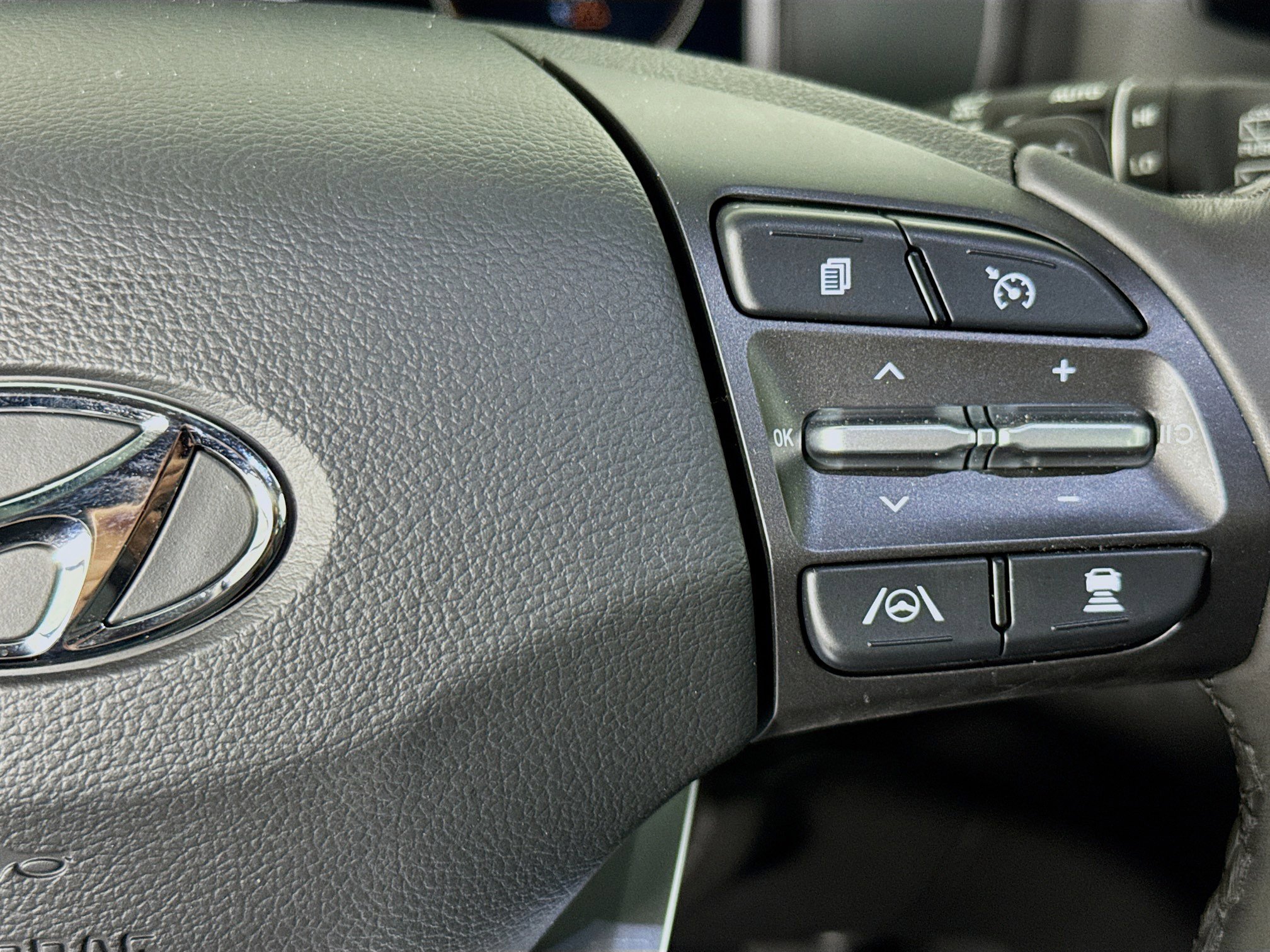 Used 2023 Hyundai Kona Limited image 14