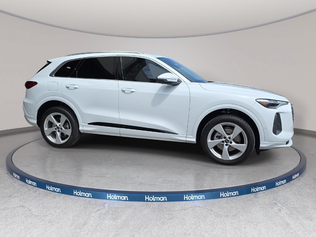 Used 2025 Audi Q5 Premium Plus w/ Premium Plus AWD/4WD image 5