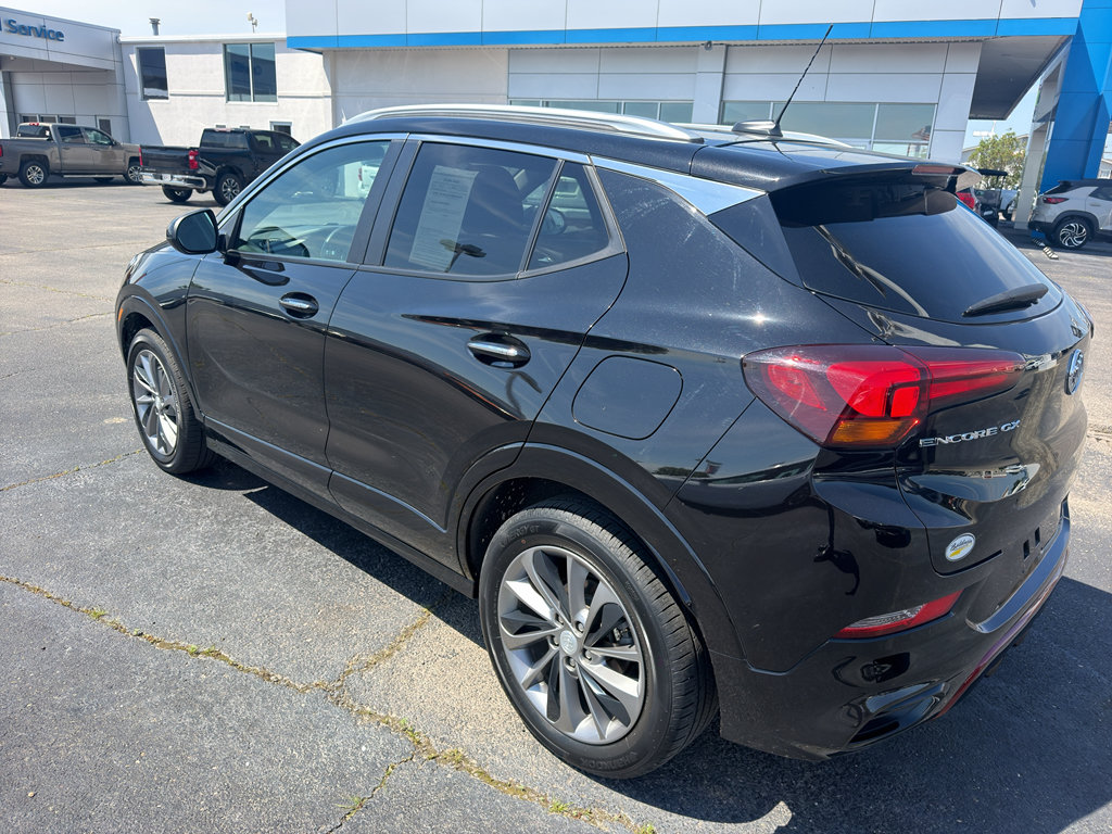 Used 2022 Buick Encore GX Select w/ Sport Touring Package FWD image 5
