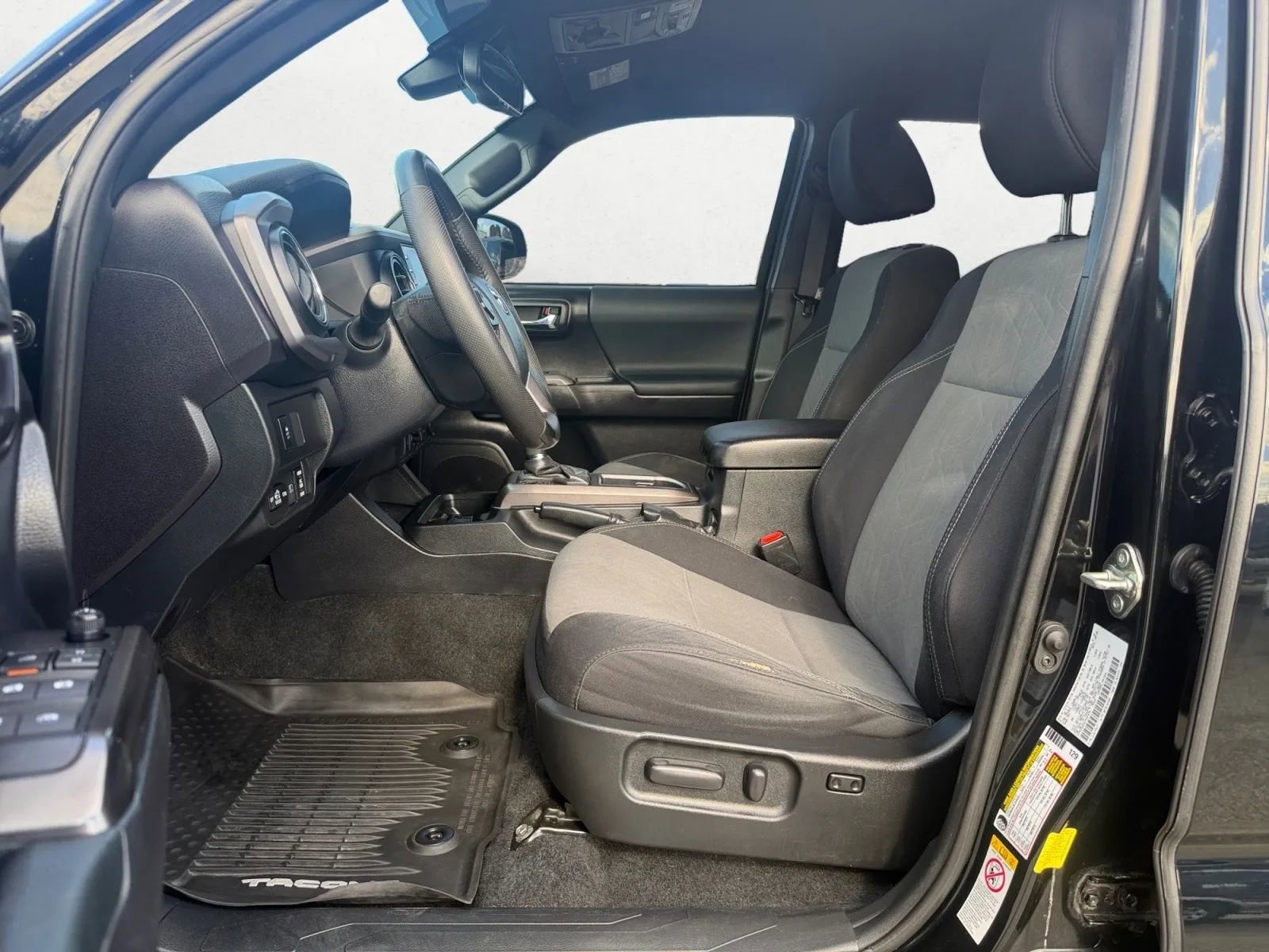 Used 2020 Toyota Tacoma TRD Off-Road image 11