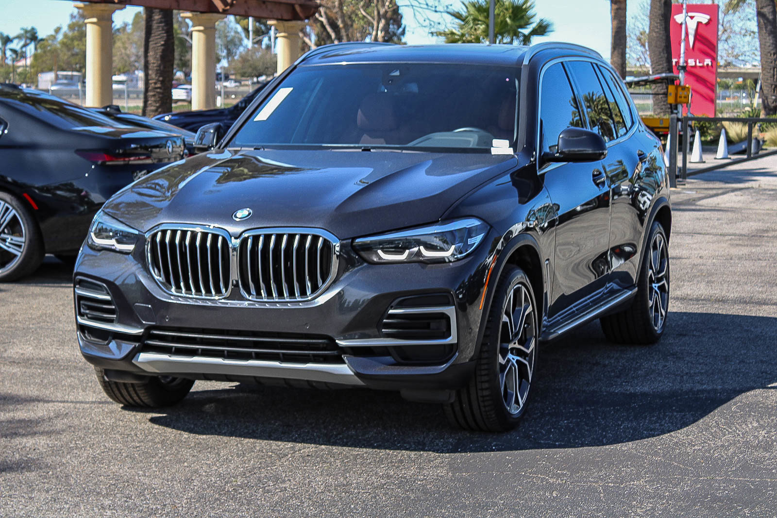 Used 2023 BMW X5 xDrive40i w/ Parking Assistance Package image 3