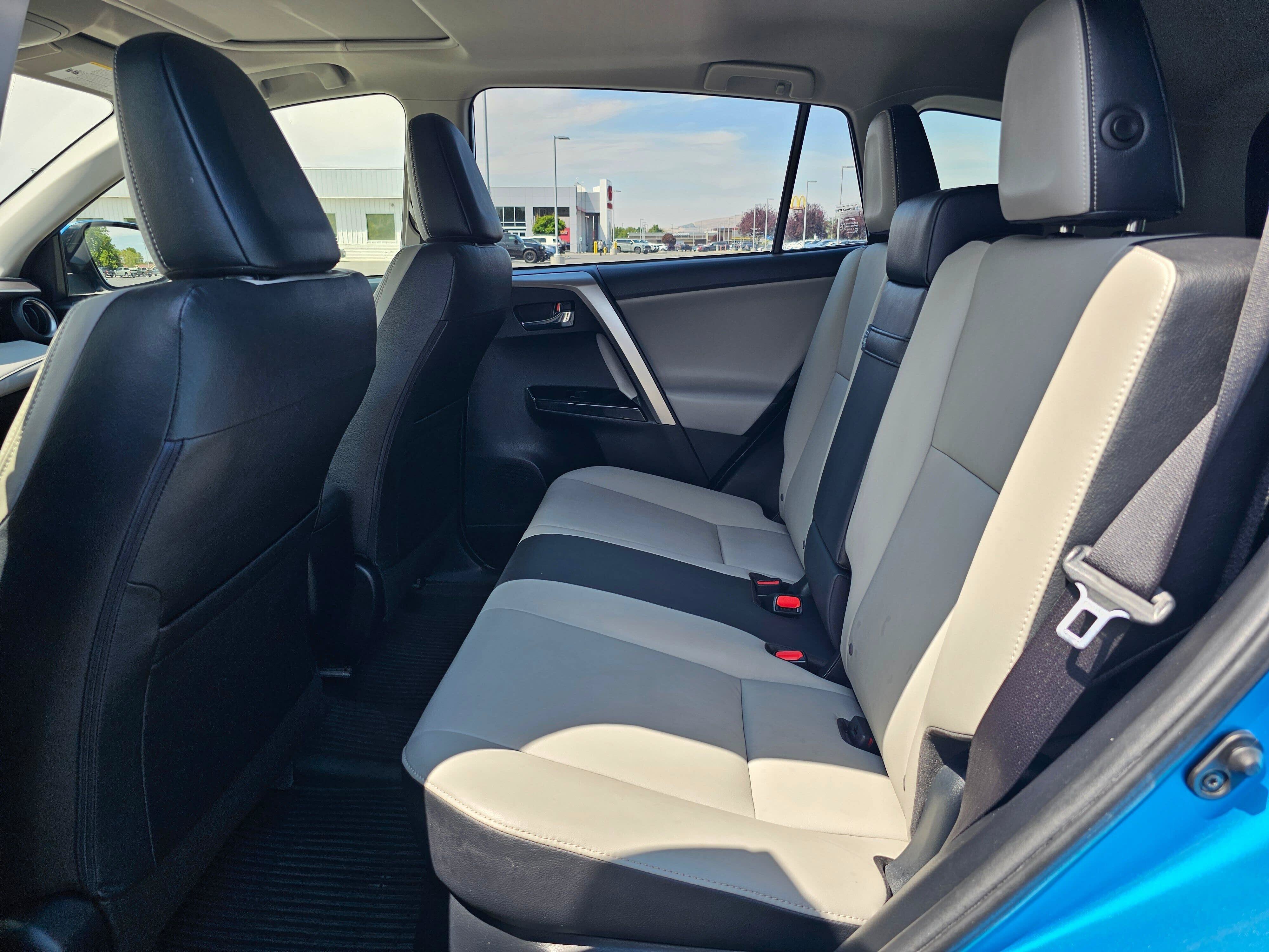 Used 2018 Toyota RAV4 Limited w/ Advanced Technology Package AWD/4WD image 17