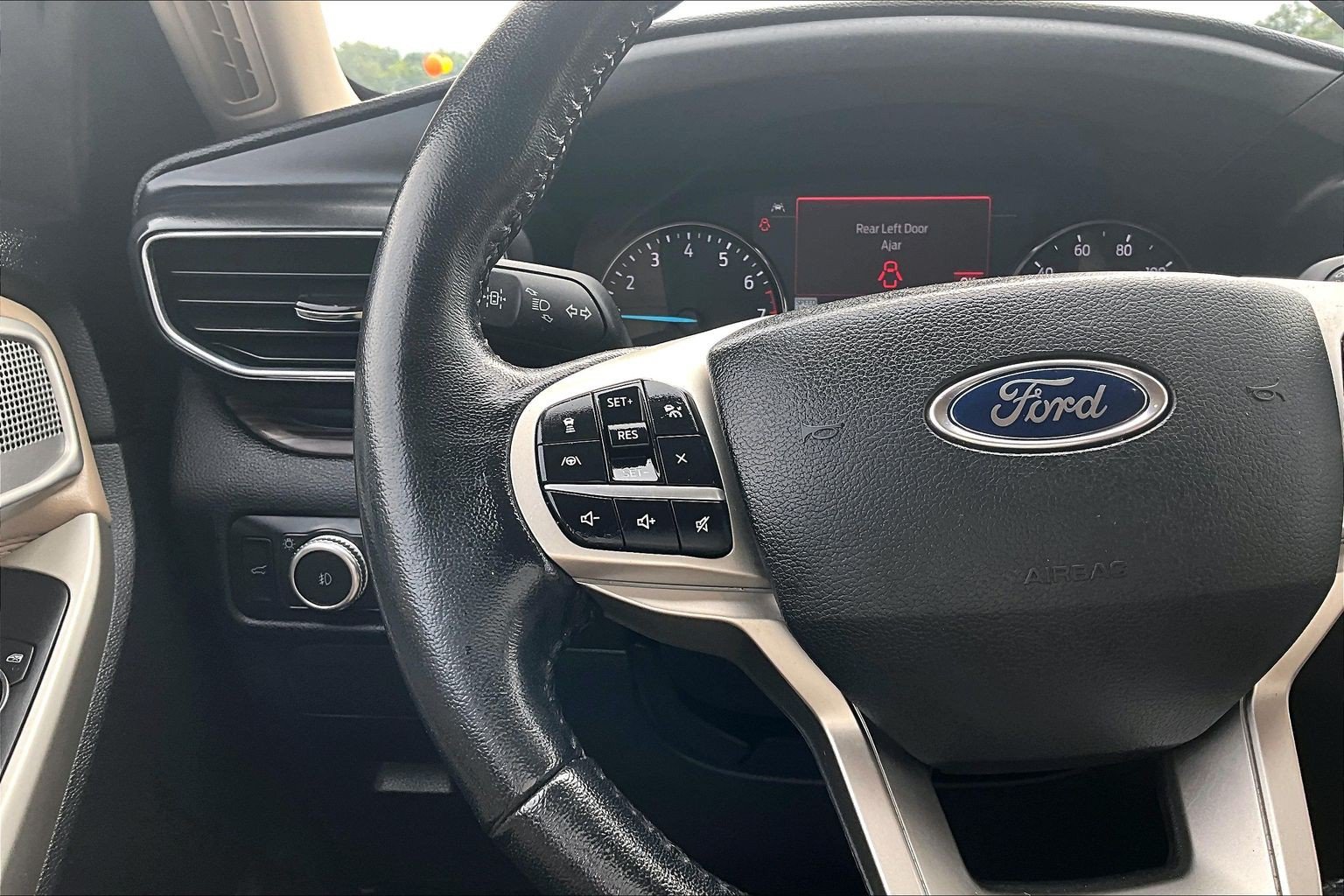 Used 2021 Ford Explorer Limited w/ Equipment Group 301A RWD image 15