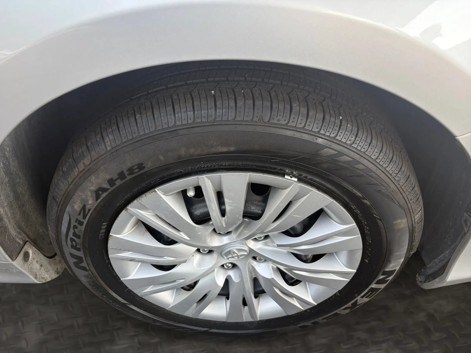 Used 2012 Toyota Camry LE FWD image 35