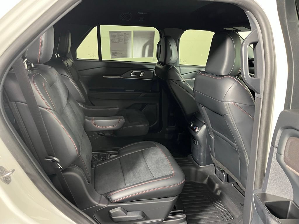 Used 2025 Ford Explorer ST AWD/4WD image 7
