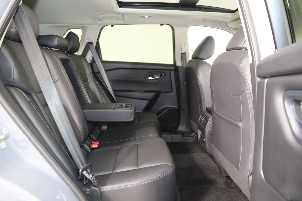 Used 2025 Nissan Rogue SL w/ Tech Package FWD image 14