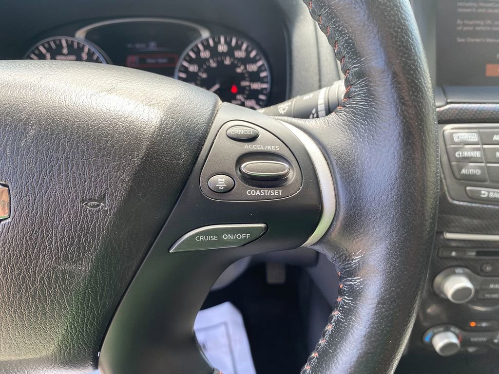 Used 2020 Nissan Pathfinder SL image 17