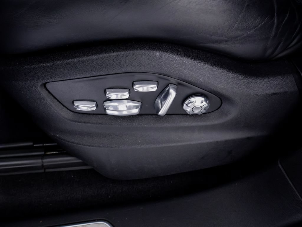 Certified 2020 Porsche Cayenne Turbo S AWD/4WD image 11