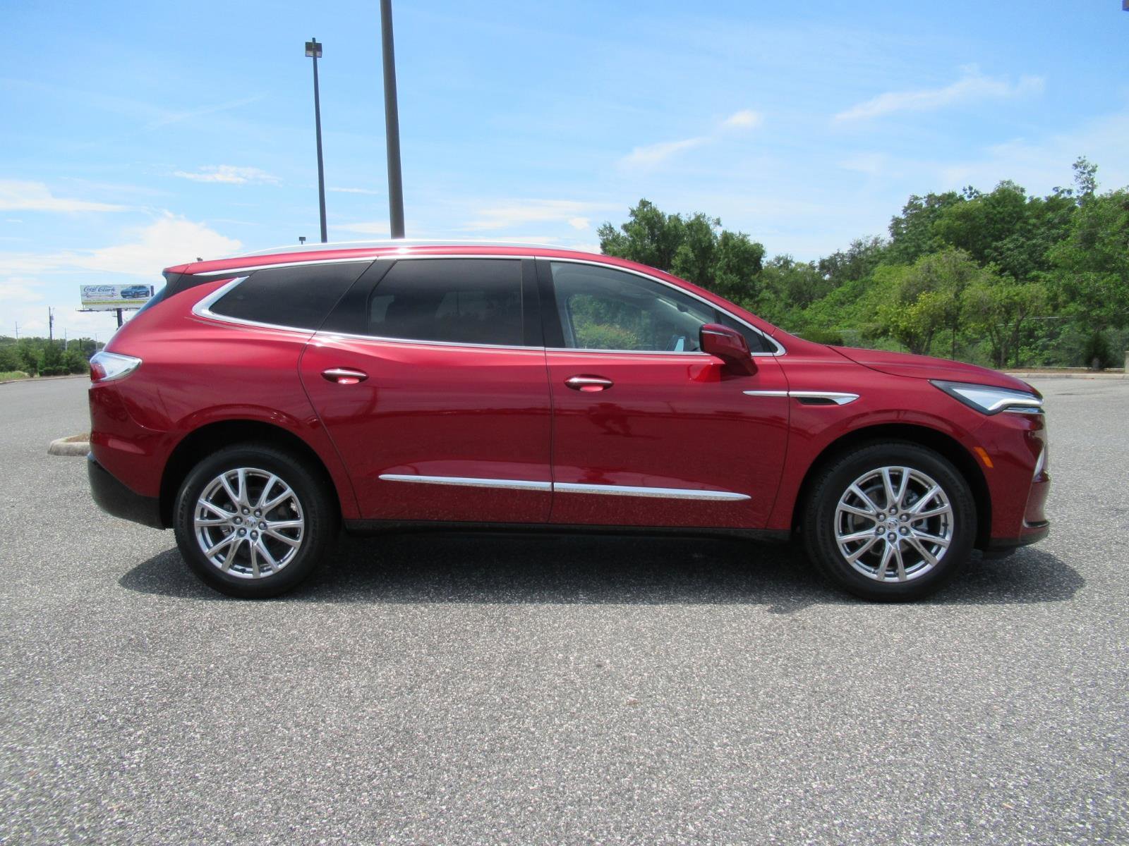 Used 2023 Buick Enclave Premium FWD image 2