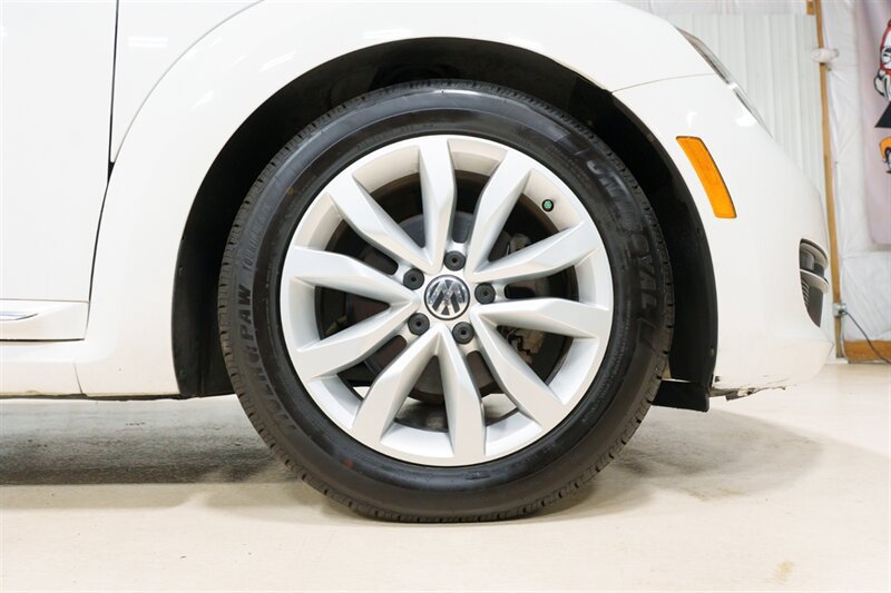 Used 2013 Volkswagen Beetle TDI FWD image 23