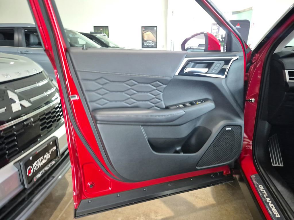 New 2026 Mitsubishi Outlander SEL image 18