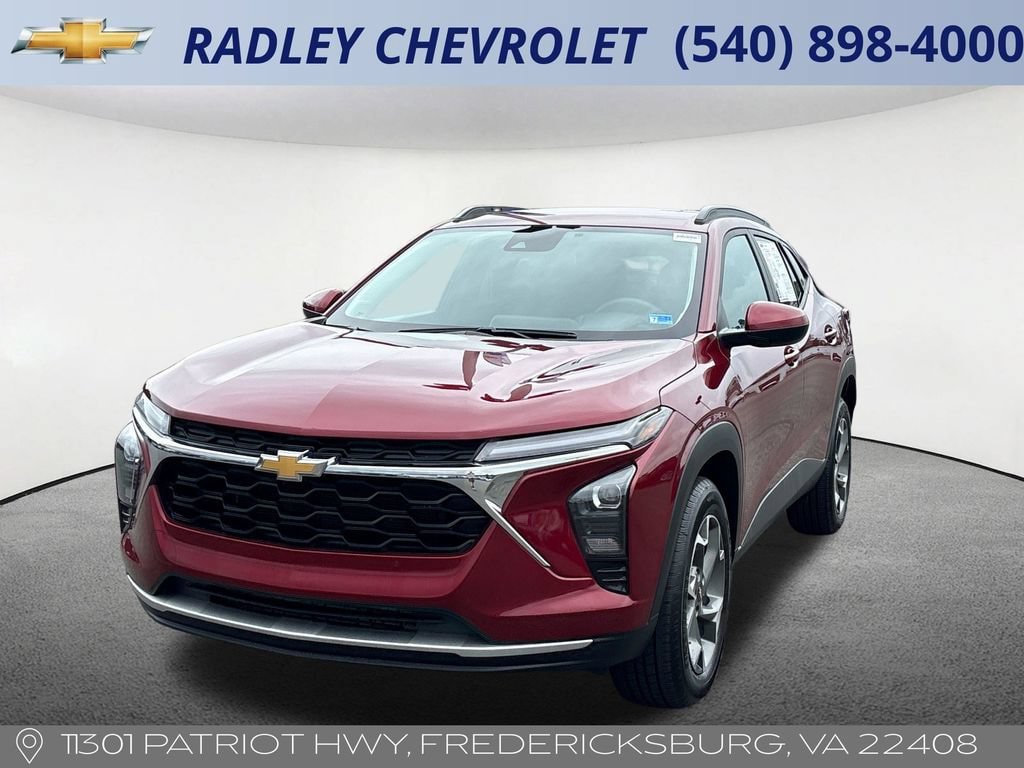 Used 2025 Chevrolet Trax LT FWD image 1