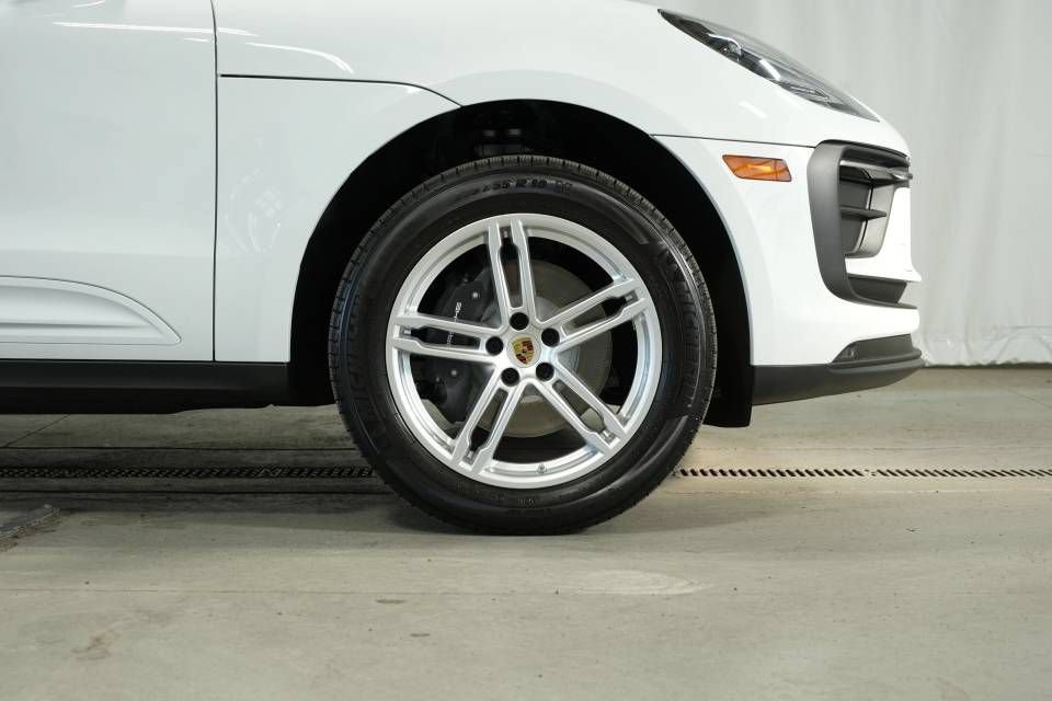 Certified 2026 Porsche Macan AWD/4WD image 41