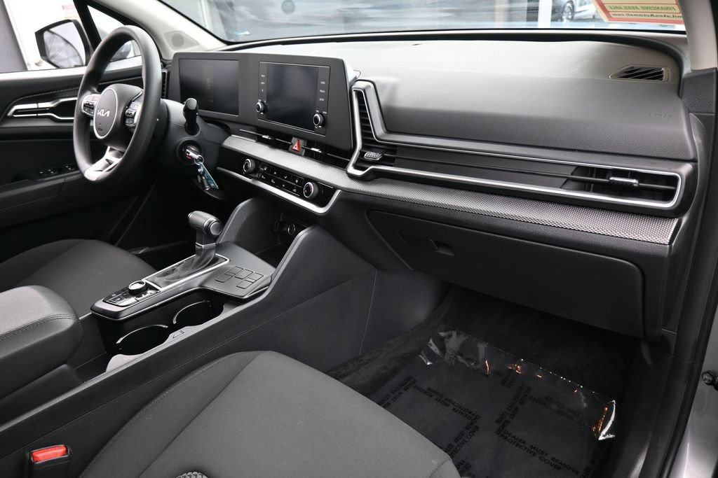 Used 2025 Kia Sportage LX FWD image 41
