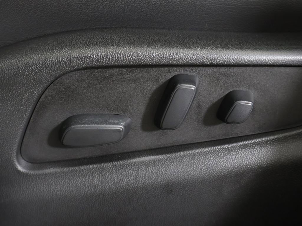 Used 2020 Cadillac XT4 Premium Luxury w/ Cold Weather Package AWD/4WD image 35