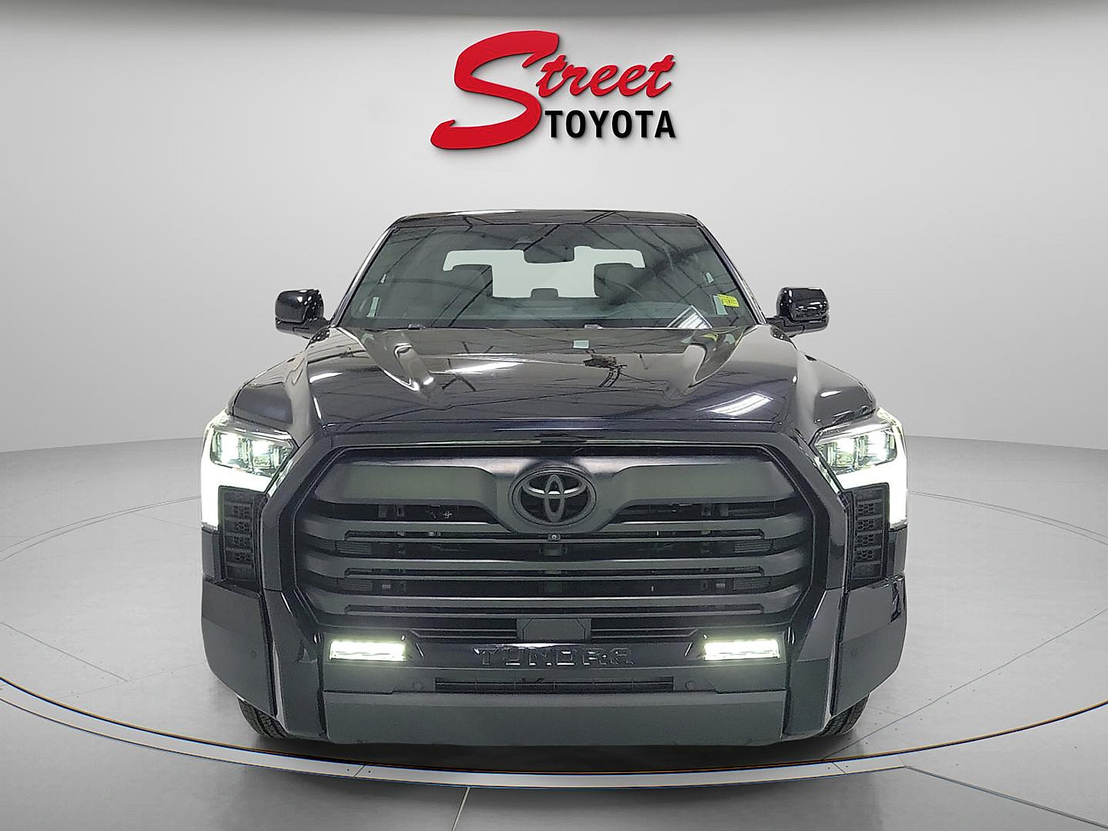 Certified 2025 Toyota Tundra Limited AWD/4WD image 6