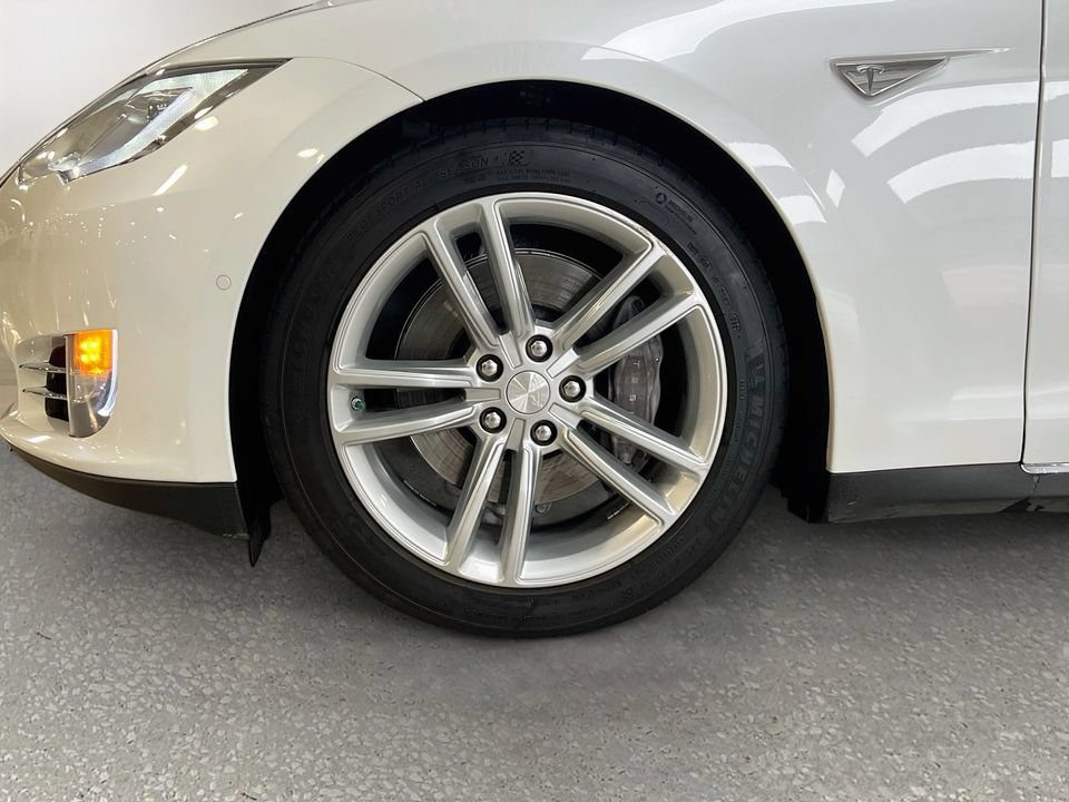 Used 2015 Tesla Model S 85D AWD/4WD image 32