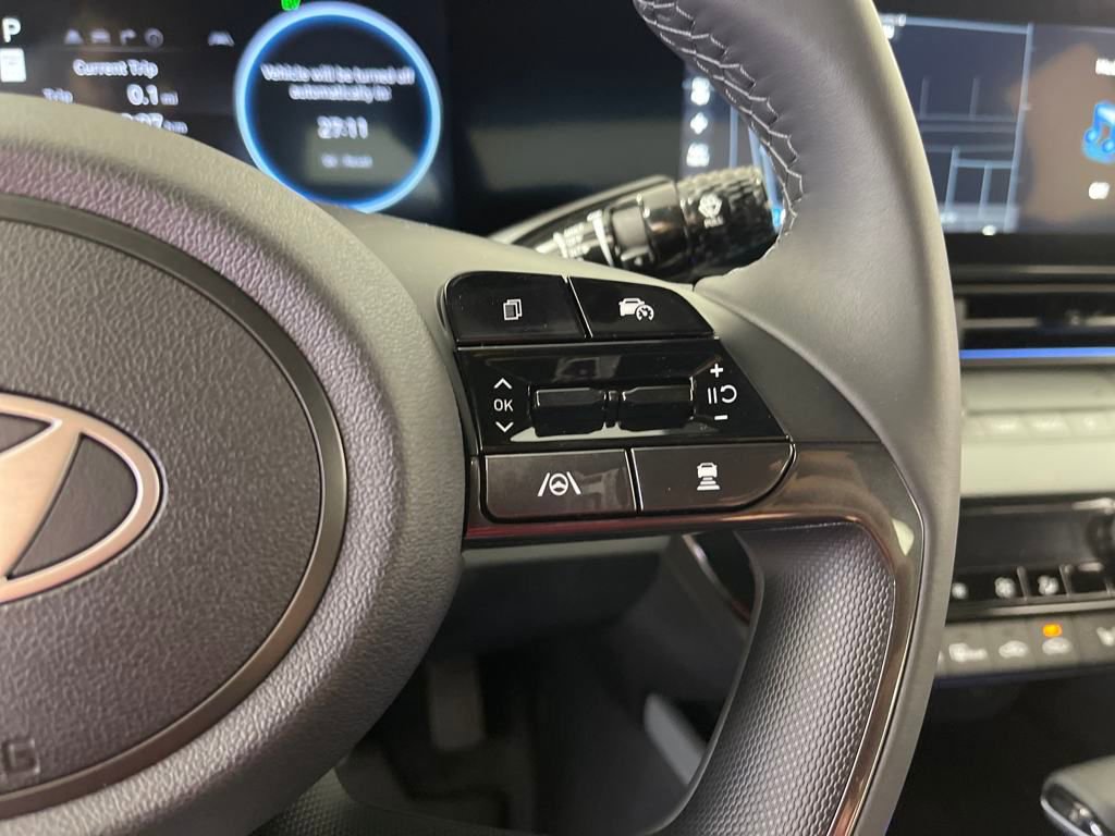 New 2025 Hyundai Elantra Limited image 23