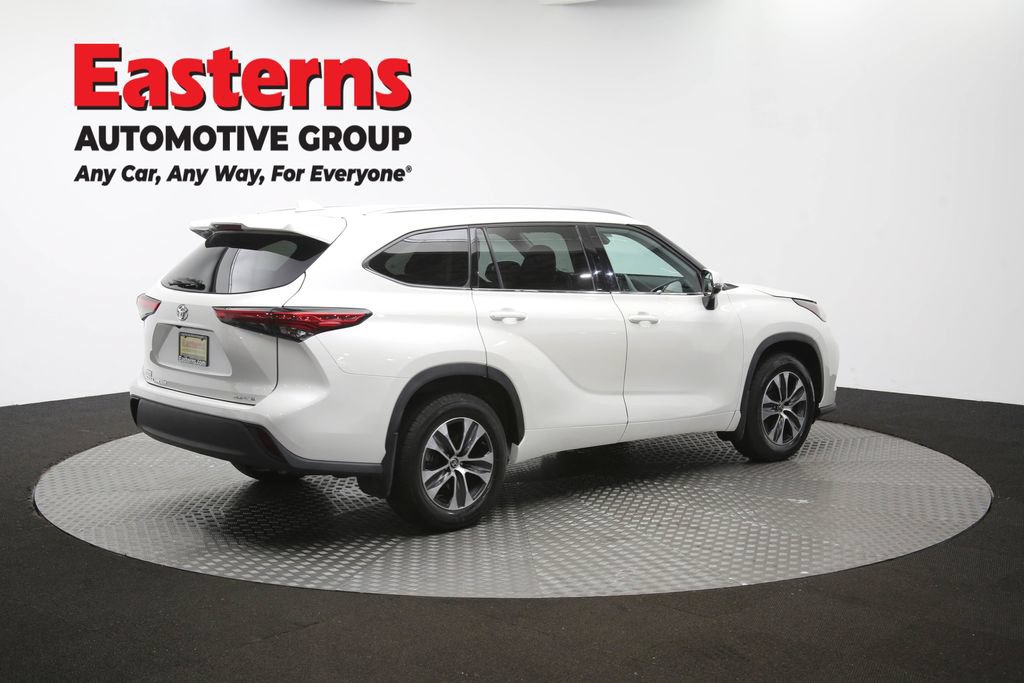 Used 2021 Toyota Highlander XLE AWD/4WD image 43
