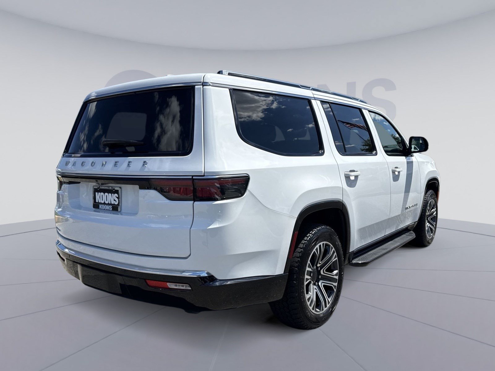 Used 2023 Jeep Wagoneer 4WD w/ Premium Group I image 7