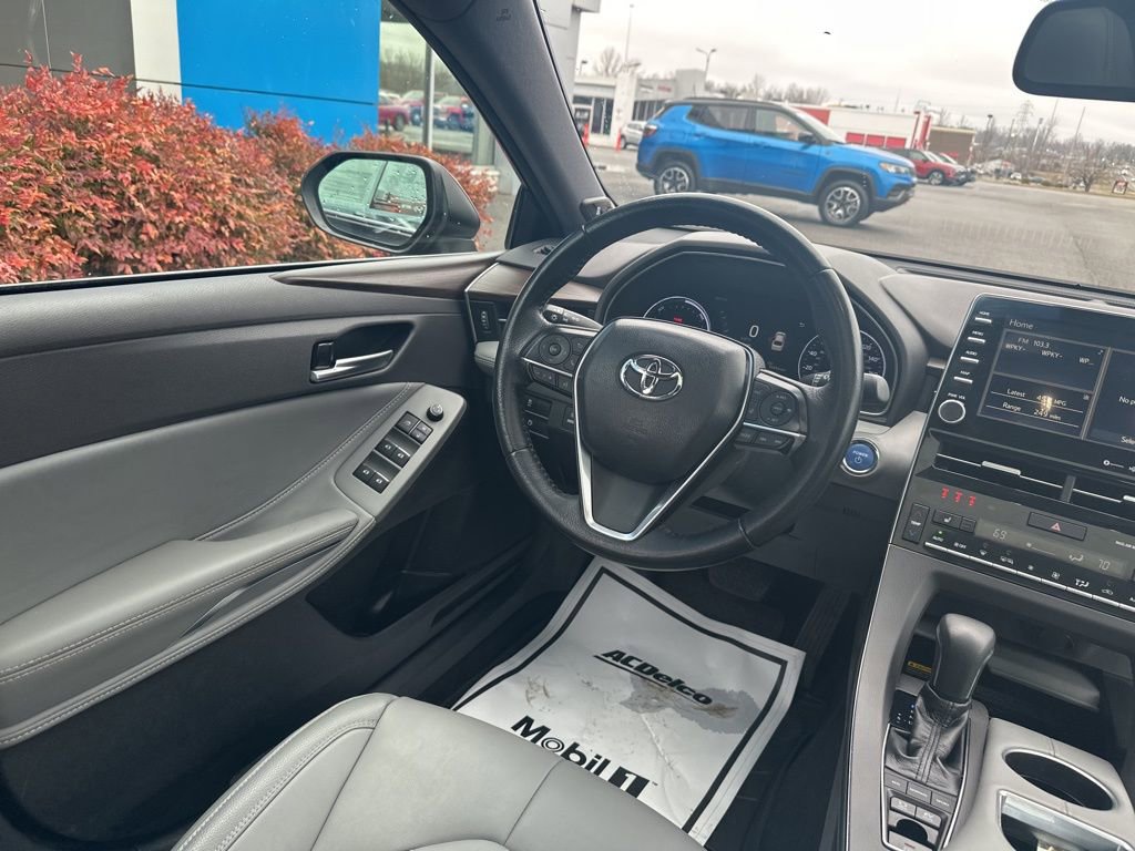 Used 2019 Toyota Avalon XLE w/ Moonroof Package image 11