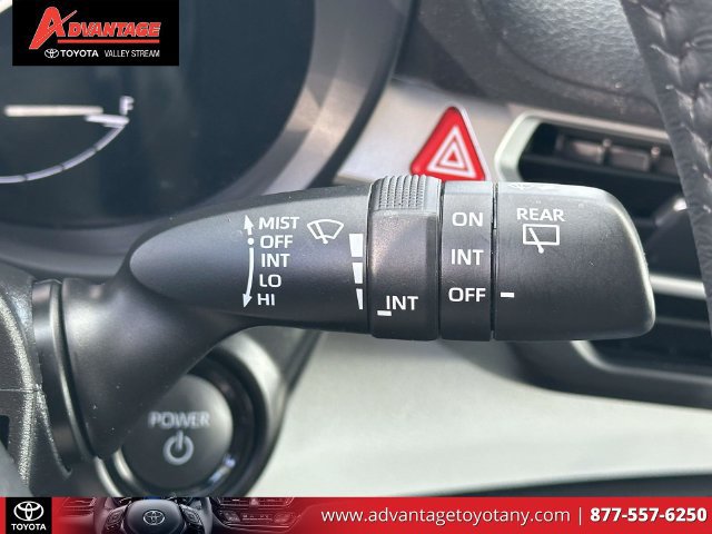 Used 2025 Toyota Sienna XLE FWD image 28