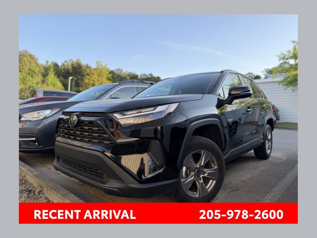 Used 2025 Toyota RAV4 XLE FWD image 1