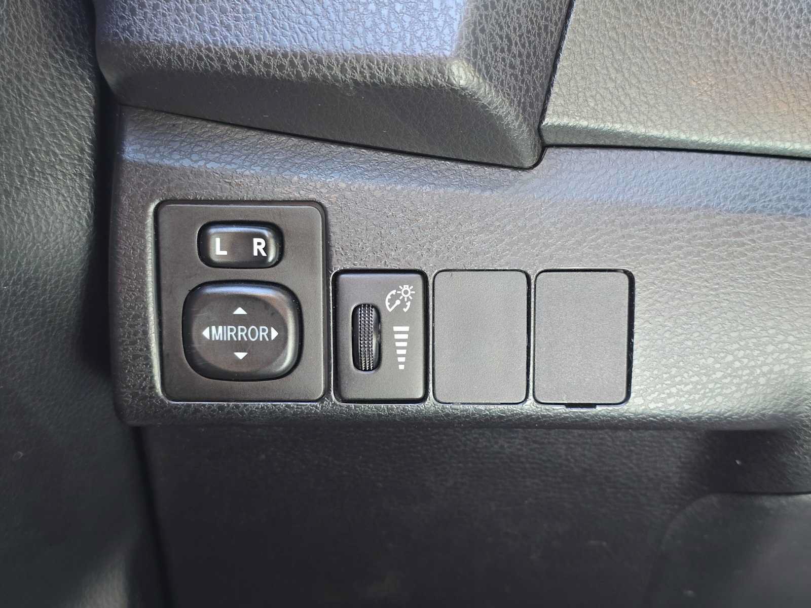 Used 2014 Toyota Corolla S FWD image 32