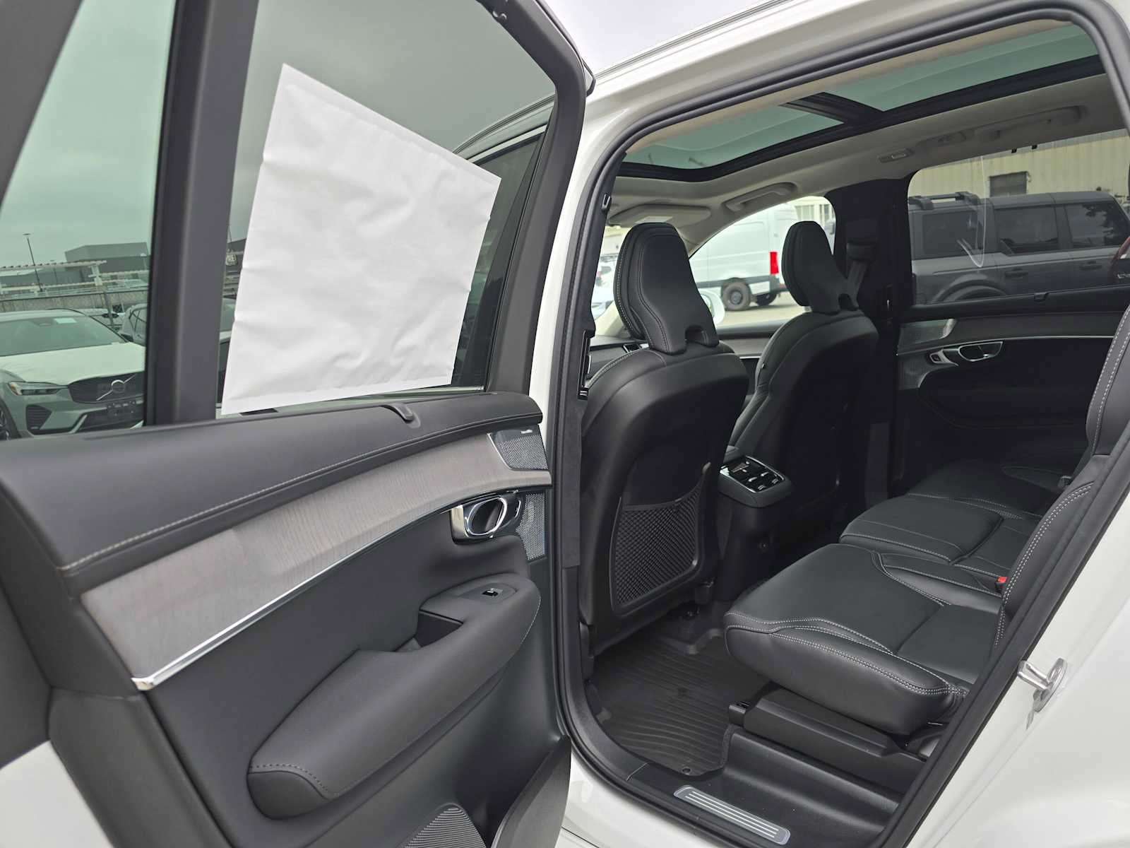 New 2027 Volvo XC90 B6 Ultra AWD/4WD image 16
