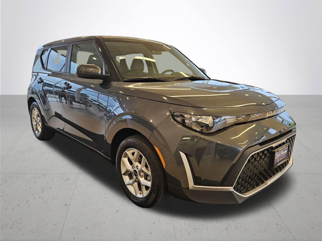 Used 2025 Kia Soul LX w/ LX Technology Package FWD image 5