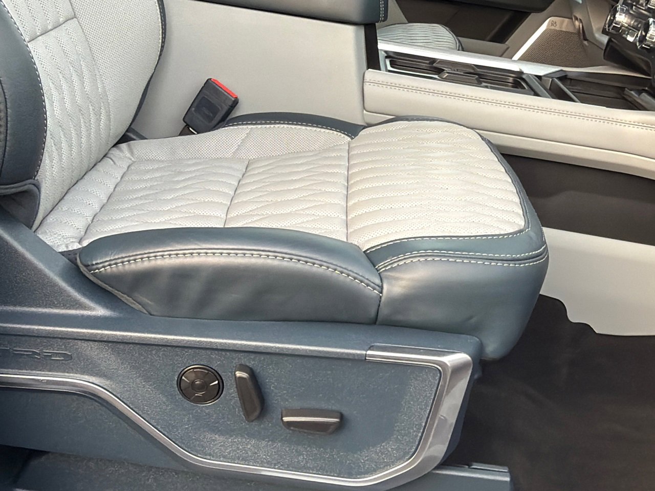 Used 2024 Ford F250 Limited w/ FX4 Off-Road Package image 13