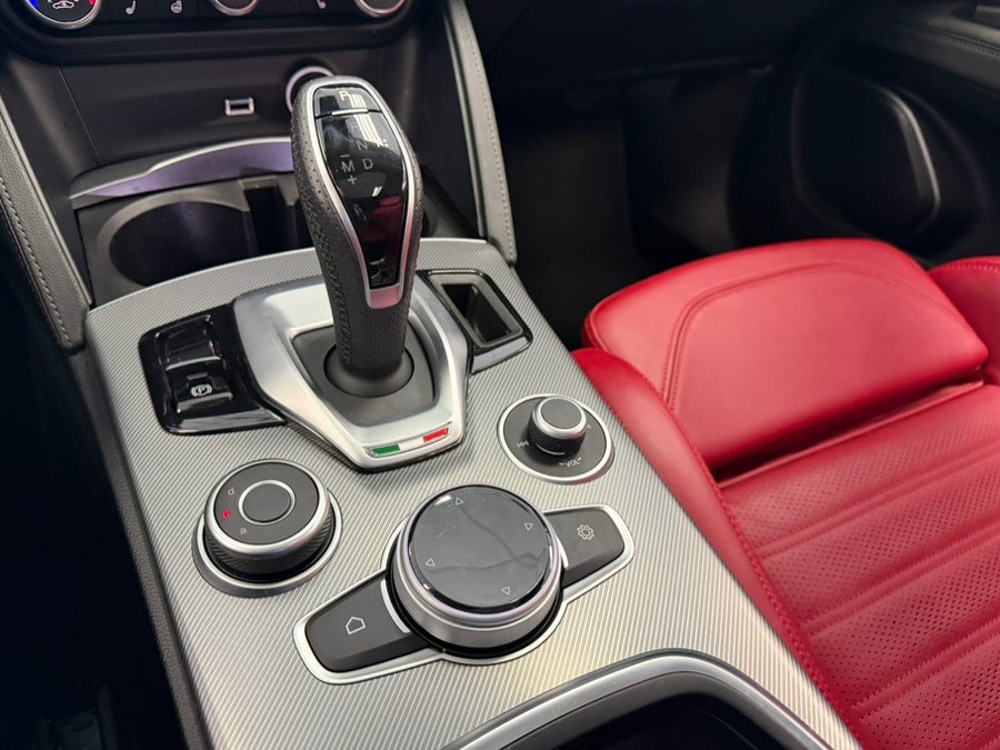 Used 2023 Alfa Romeo Stelvio Veloce AWD/4WD image 49