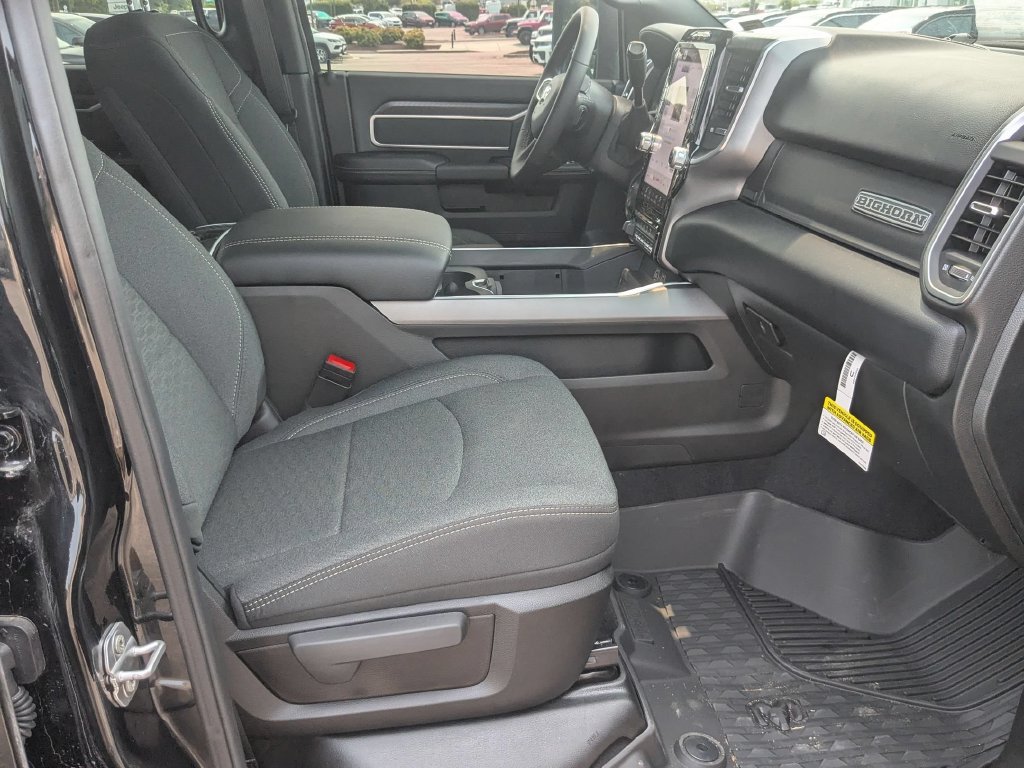 New 2026 RAM 3500 Big Horn AWD/4WD image 32