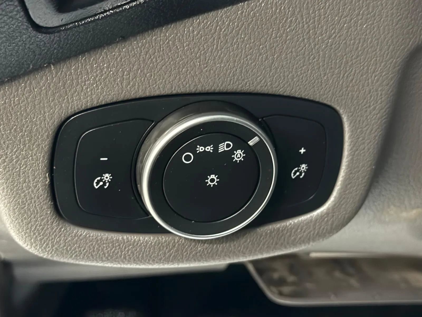 Used 2020 Ford Transit Connect XL image 18