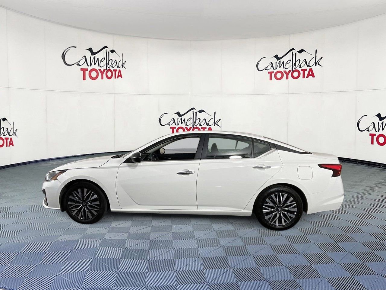 Used 2025 Nissan Altima 2.5 SV FWD image 5
